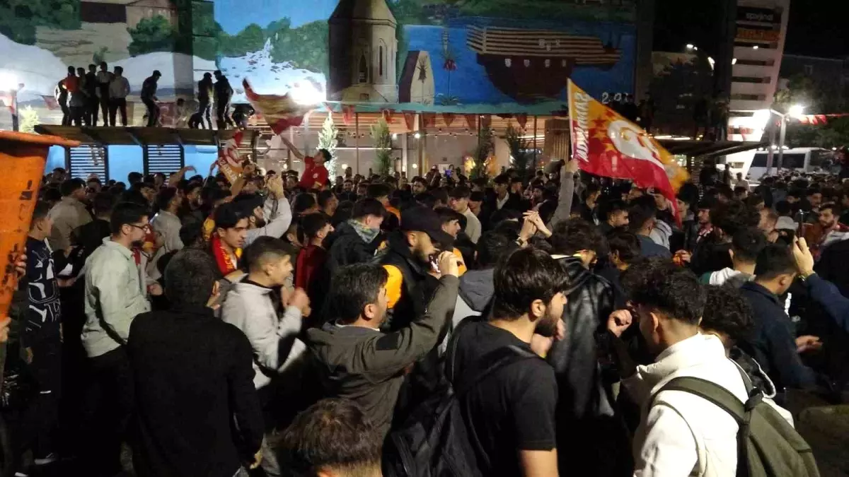 Galatasaray Derbi Zaferini Van’da Kutladı