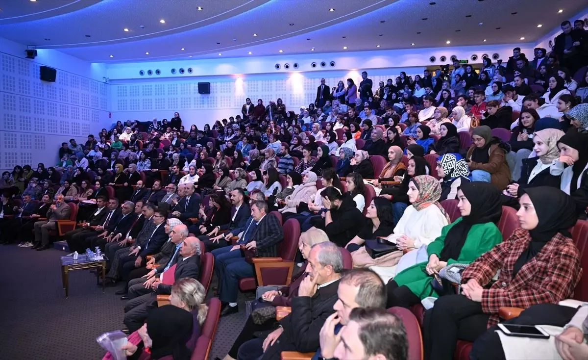 “Dile Emek Verenler Efrasiyap Gemalmaz Belgeseli”nin ilk gösterimi Erzurum’da yapıldı