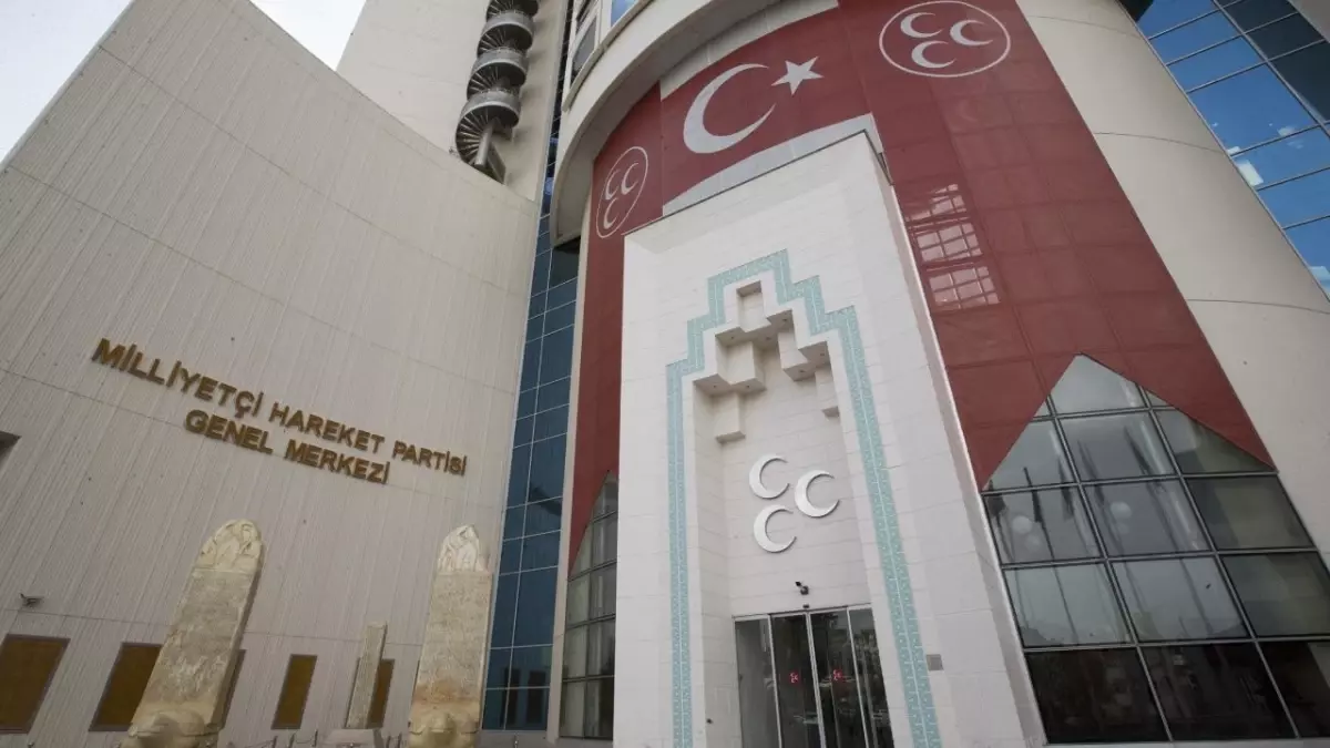 MHP’de üç milletvekilinin istifası kabul edildi