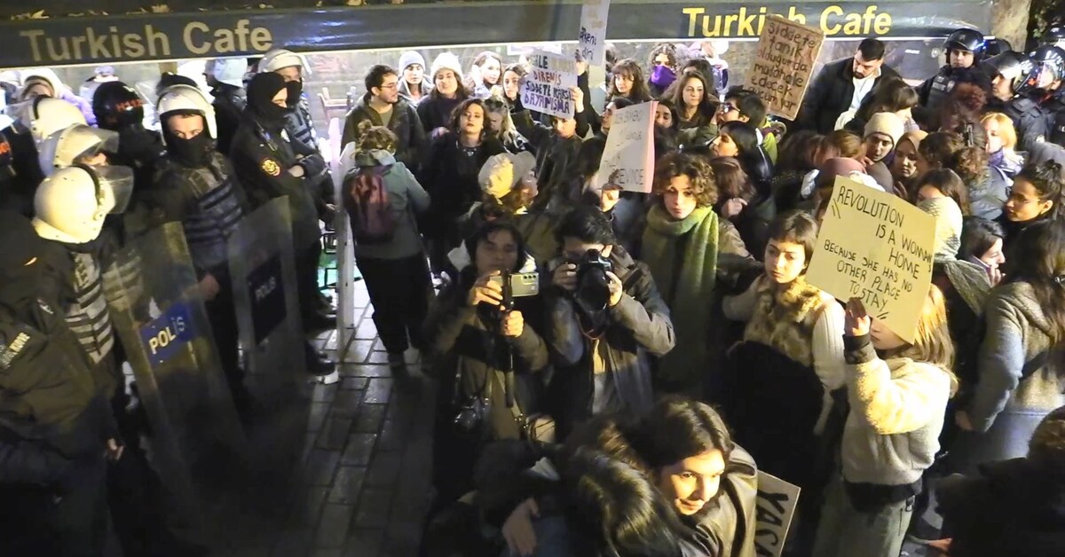 Taksim’de izinsiz yürüyüşe 169 gözaltı