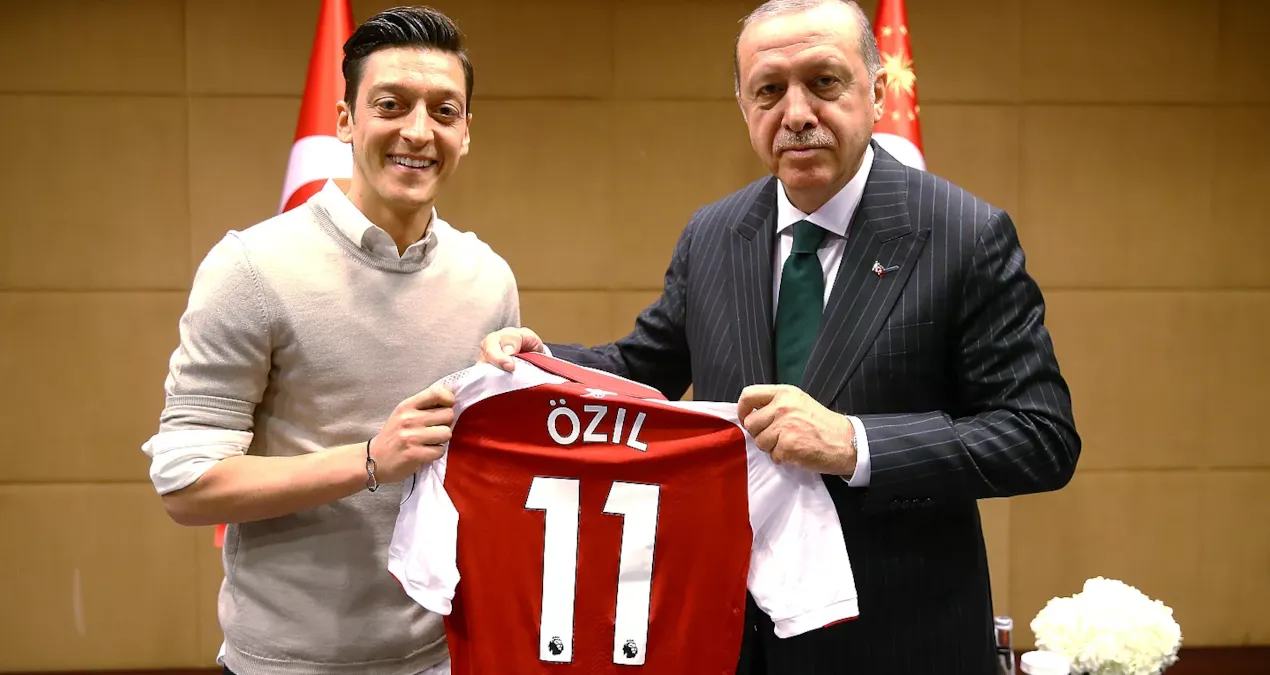 Erdoğan’dan Mesut Özil’e yeni görev: AKP’deki pozisyonu belli oldu