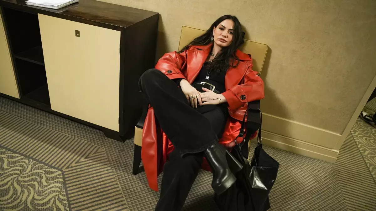 Eşref Rüya: Demet Özdemir’in Yeni Dizisi Heyecanla Bekleniyor