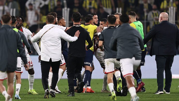 Fenerbahçe Maçında Ortalık Karıştı